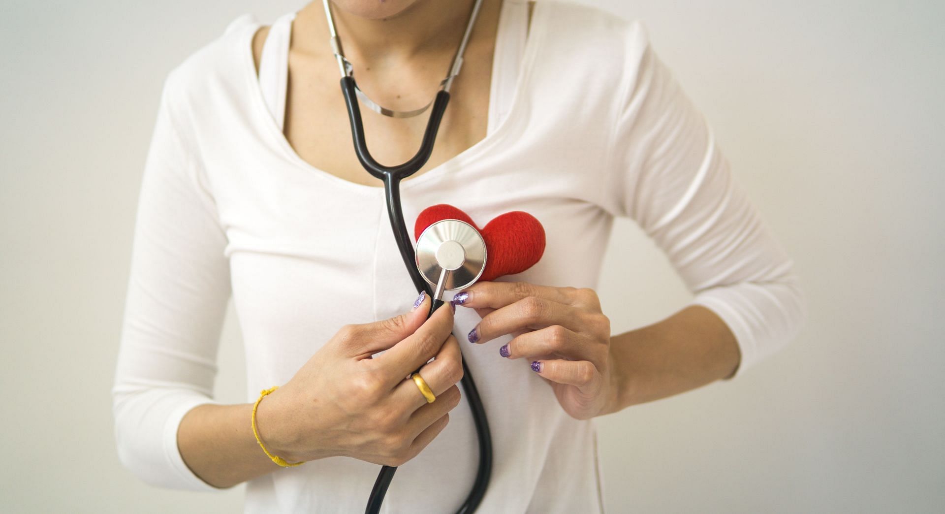Doing exercises for heart health is the best way to keep the heart healthy, no matter your age, occupation or gender (Image via Pexels @Puwadon Sangngern)